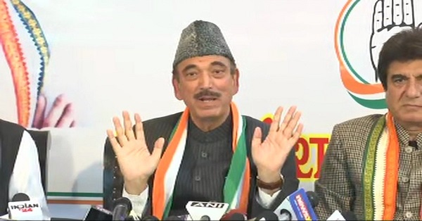 Ghulam Nabi Azad with UP Incharge Raj Babbar in a press conference in Lucknow